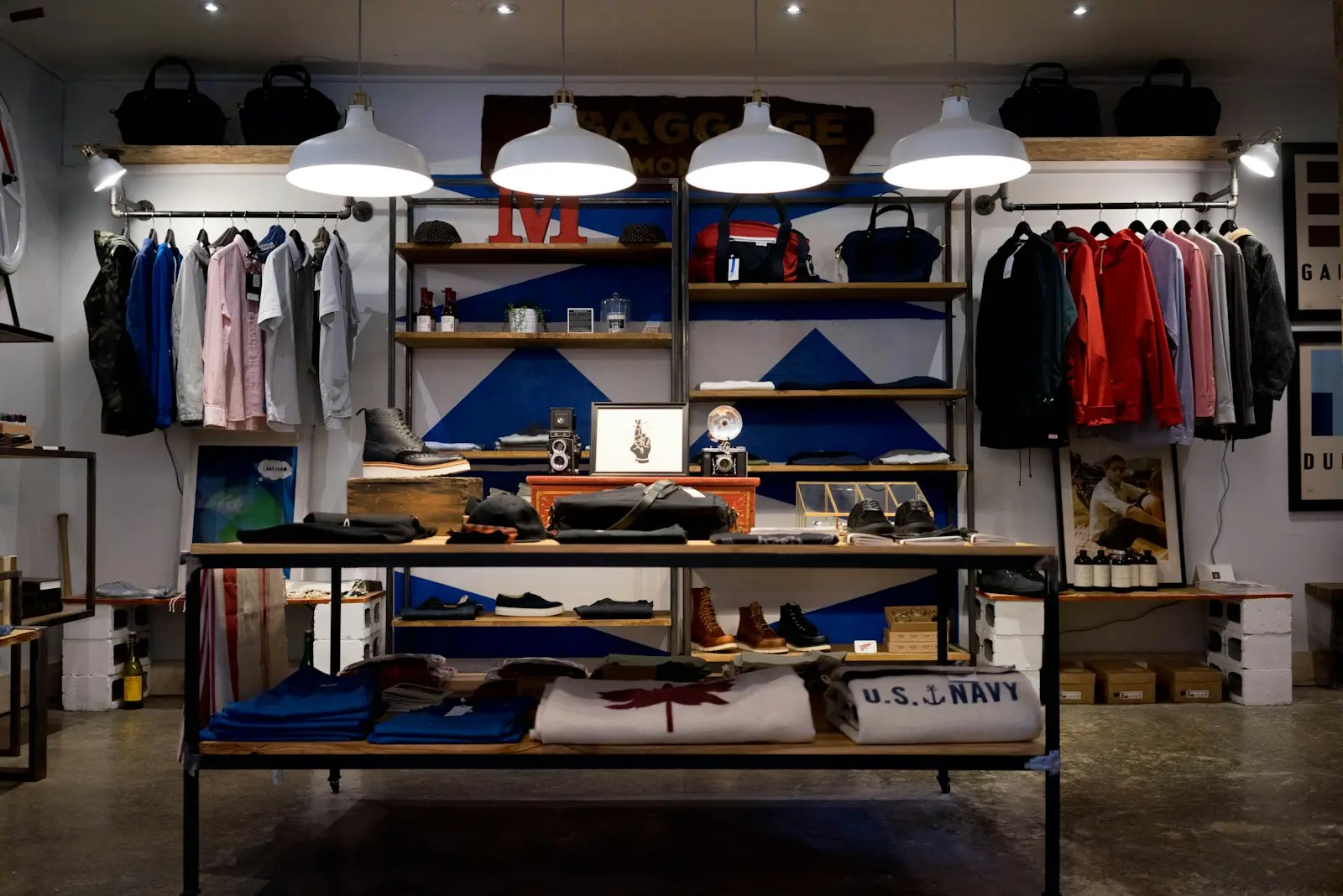 Rayons d’une boutique de prêt-à-porter