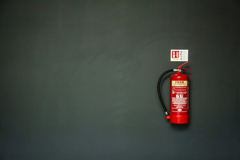 Extincteur et signalisation de sécurité incendie